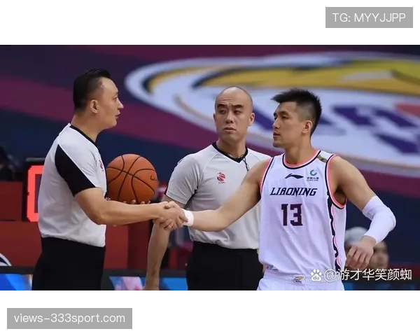 篮球规则中打手犯规的具体判定标准与吹罚尺度详细解析 篮球规则中打手犯规的具体判定标准与吹罚尺度详细解析